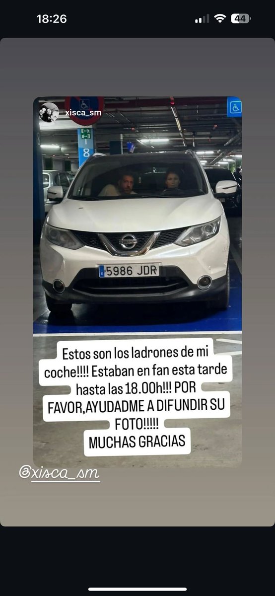 Margacok's tweet photo. Es el cotxe d'una amiga! Per favor compartir! https://t.co/zYxv4RBhAF