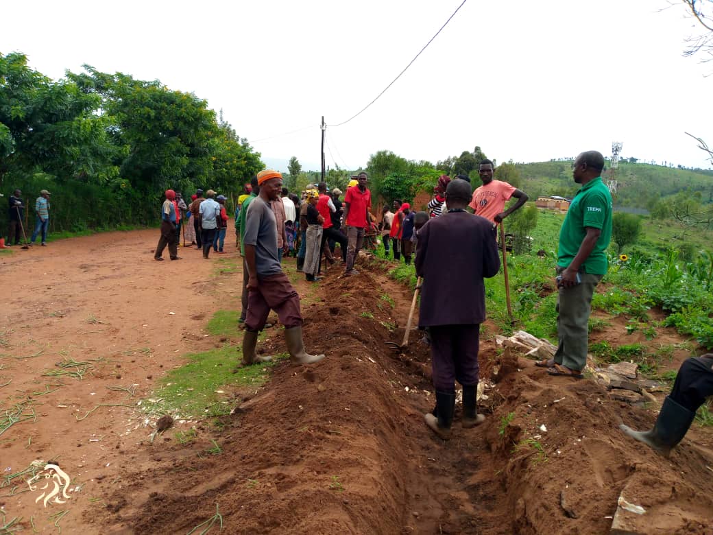 sectorkabare1's tweet image. Uyu munsi mu murenge wa #Kabare @KayonzaDistrict twakoze umuganda usoza ukwezi k'Ugushyingo umuganda wibanze mu bikorwa byo gukora imihanda, ama rigole no gusibura ibiraro byazibye.