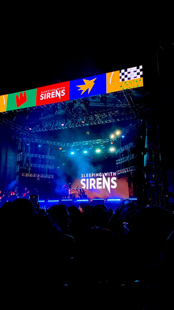 aydanoworld's tweet photo. #sleepingwithsirens #everblastfestival @Kellinquinn https://t.co/5nJ5o84Jpc