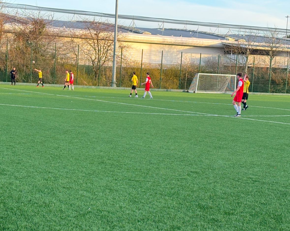 west_endfc's tweet photo. West End Fc Reds Under 16s put on fantastic performance to beat Currie Fc Ravens 4-1 to reach the last 32 of the Scottish Cup and will now face Airdrie Pumas down in Airdrie next Saturday. ⚽️🔴⚪️🔴
Scorers 
Tomas x3 
Jamie x1 https://t.co/3MjpsjPo14