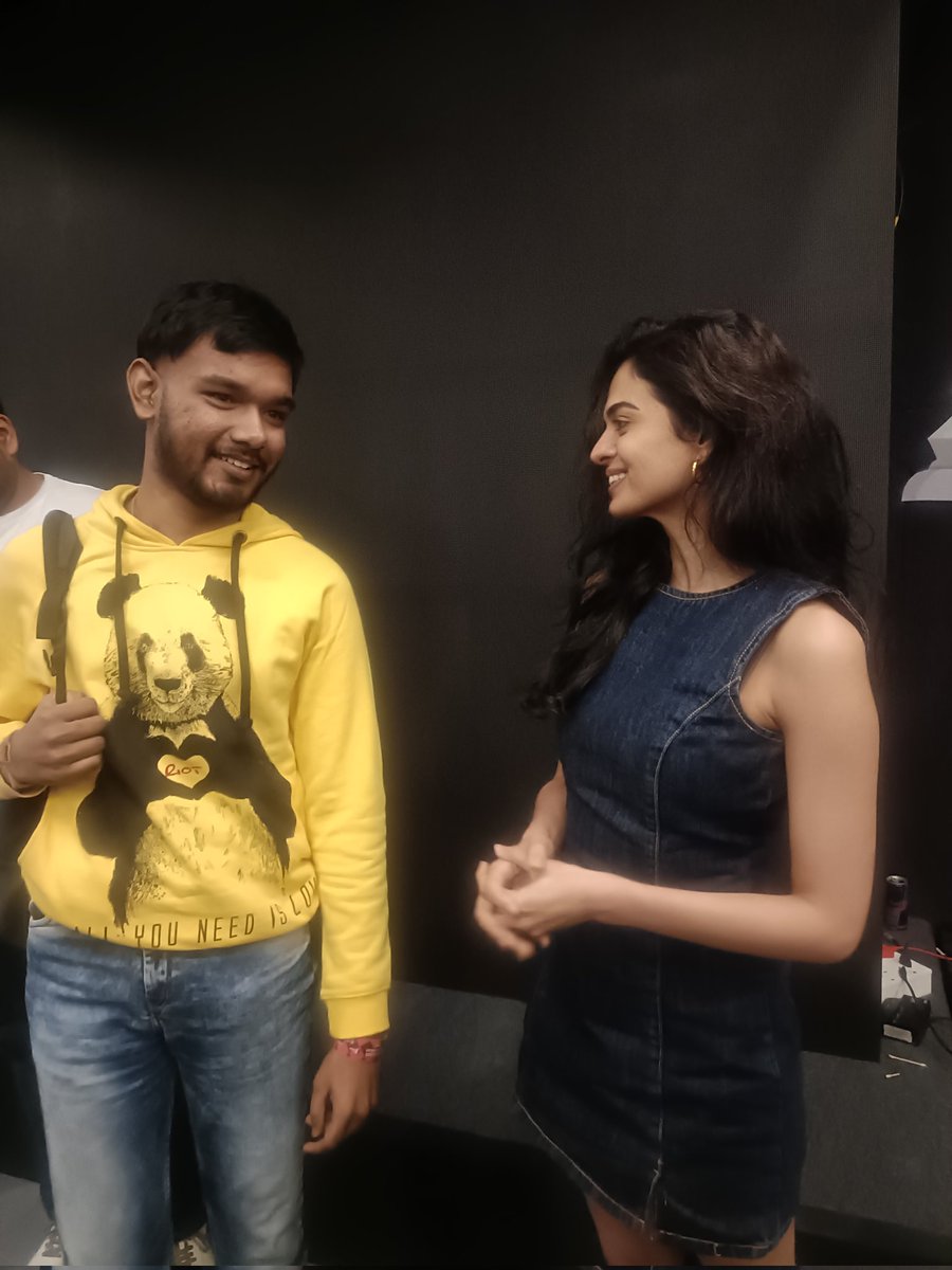 tapesnuchess's tweet photo. I still can't believe my eyes I met these amazing legends!!!! I will never ever forget this day in my life! ๐ฅน๐๐
#ChessChampionship #chessbaseindia #chesscom #chesscomindia #DingGukesh https://t.co/9mgASMblaP