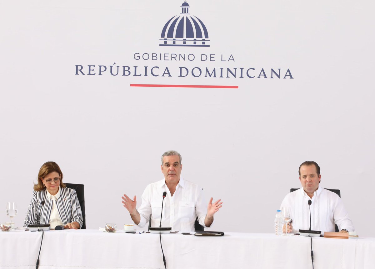 hecmiliogalvan's tweet photo. En el día de hoy estamos acompañando al Presidente @luisabinader al 49avo Consejo de Ministros celebrado en Salvaleón de Higuey, mostrando la gran obra de nuestro Gobierno a favor del Este y de todo el país.
Hacemos patria trabajando. https://t.co/LEFZ7Bc4i0
