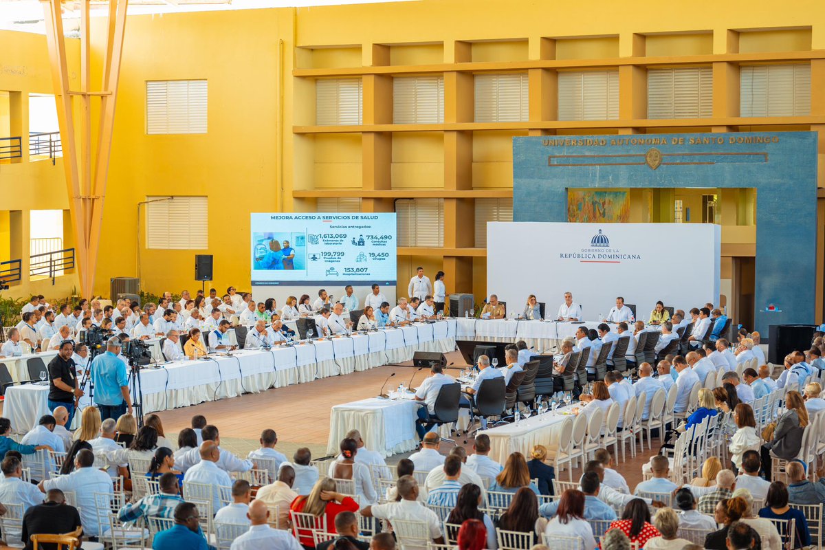 hecmiliogalvan's tweet photo. En el día de hoy estamos acompañando al Presidente @luisabinader al 49avo Consejo de Ministros celebrado en Salvaleón de Higuey, mostrando la gran obra de nuestro Gobierno a favor del Este y de todo el país.
Hacemos patria trabajando. https://t.co/LEFZ7Bc4i0
