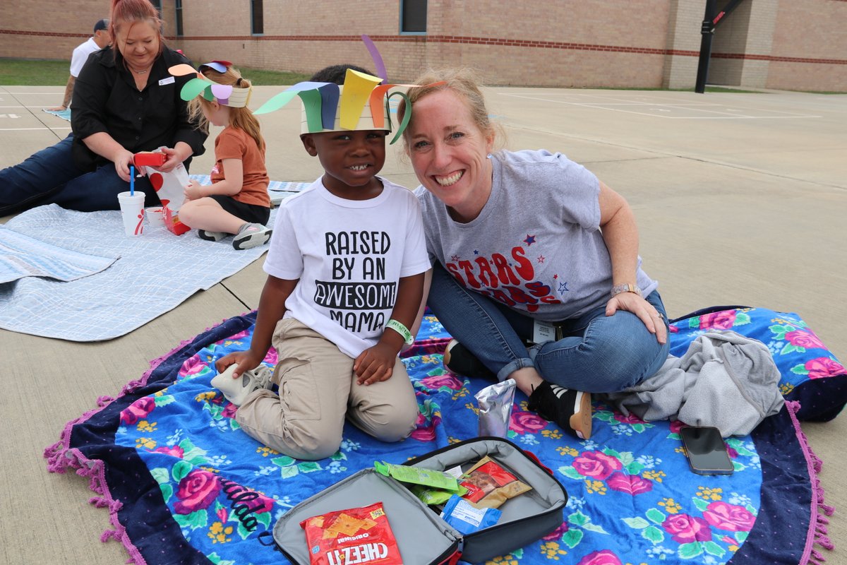PearlandISD's tweet photo. "Many of our campuses celebrated with Thanksgiving feasts, spreading joy and gratitude! 🦃🍂 CJ Harris Elementary reflects on the spirit of Thanksgiving as we wrap up the break. Enjoy these final days, and we’ll see you soon! 💛✨ #ThanksgivingSpirit #BuildPearlandProud" https://t.co/hTj3DCmDUA