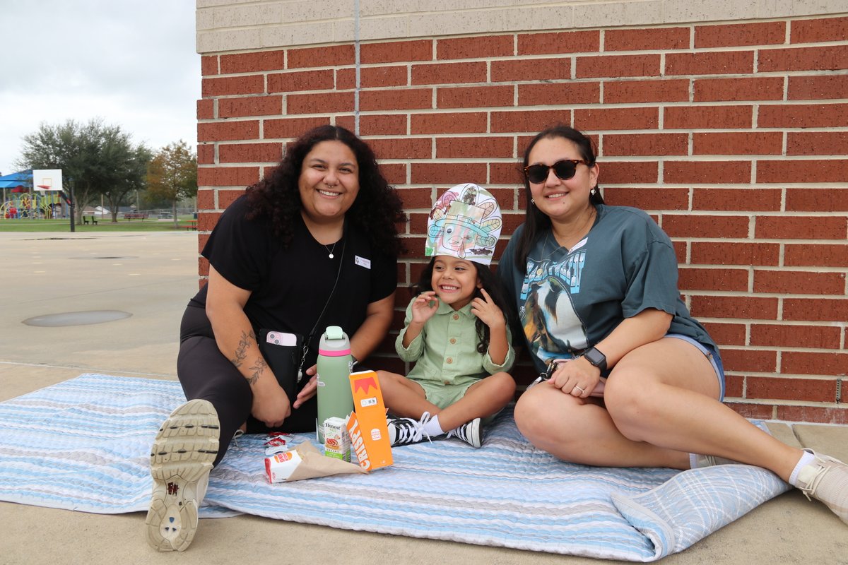 PearlandISD's tweet photo. "Many of our campuses celebrated with Thanksgiving feasts, spreading joy and gratitude! 🦃🍂 CJ Harris Elementary reflects on the spirit of Thanksgiving as we wrap up the break. Enjoy these final days, and we’ll see you soon! 💛✨ #ThanksgivingSpirit #BuildPearlandProud" https://t.co/hTj3DCmDUA
