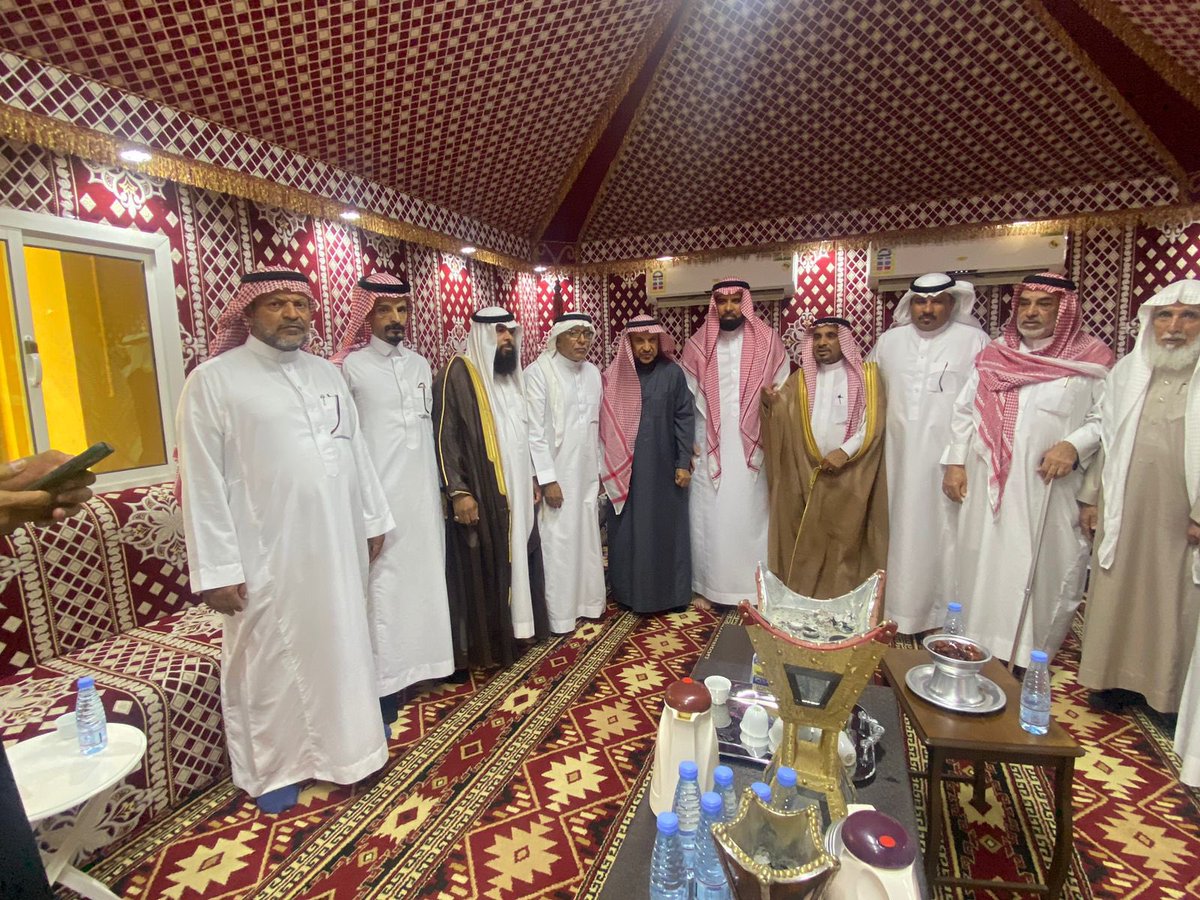 kl1oo's tweet photo. استقبل الشيخ حسن بن عبدالعزيز التميمي الحربي اعضاء لجنة عتق رقبة #فيصل_عواض_الحربي ممثلة بالشيخ : حامد بن علي الحرقان https://t.co/giotSypXnm