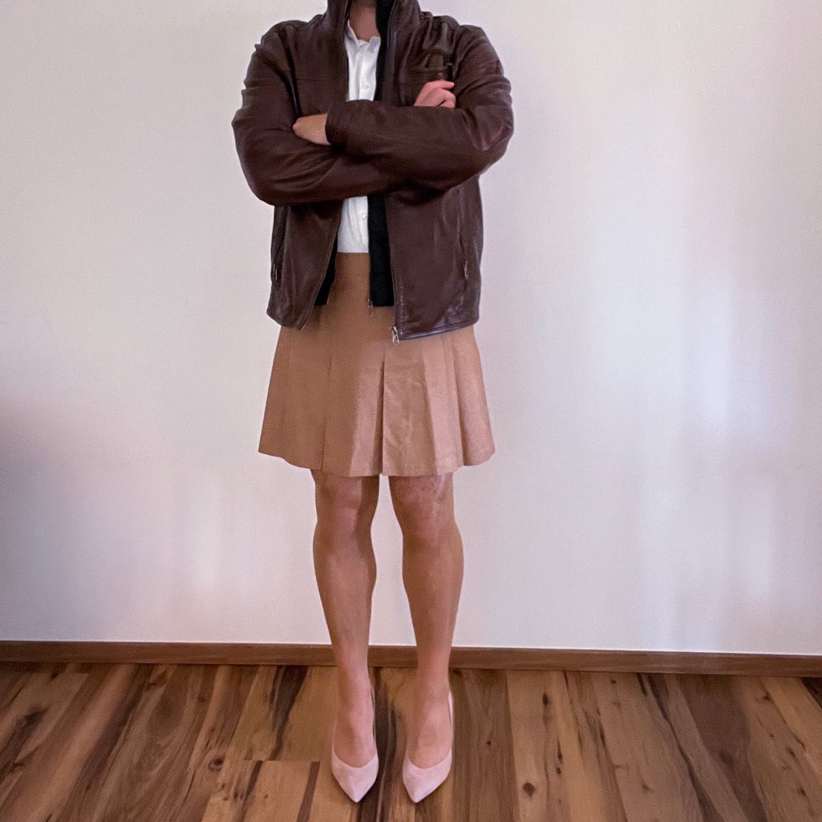 dermannimkleid's tweet photo. As long as there is no snow, I will wear skirt outfits! And nevertheless today I didn’t leave the house 👍🏼🥰

#mannimkleid #mannträgtrock #mannträgtkleid #kleider #kleid #menweardressestoo #memweardress #mendress #menindresses #menindress #menindresseshavemorefun #femininmen https://t.co/iHyydjotHS
