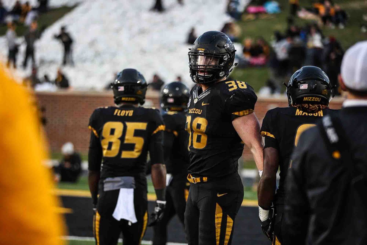 ericbeisel's tweet photo. To all of my illegitimate children in the state of Ar-kansas (there are too many), Daddy loves you ๐
MIZ by 38 #BattleLineRivalry , since 2016 #BeiselBowl #NotLikeUs ๐
โโ๏ธ https://t.co/wANWP8eHpu