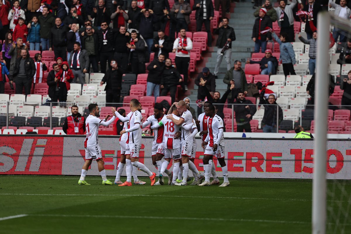Hafta sonuna güzel giriyoruz. Teşekkürler büyük <a href="/Samsunspor/">Reeder Samsunspor 🇹🇷</a> taraftarı ❤️🤍
