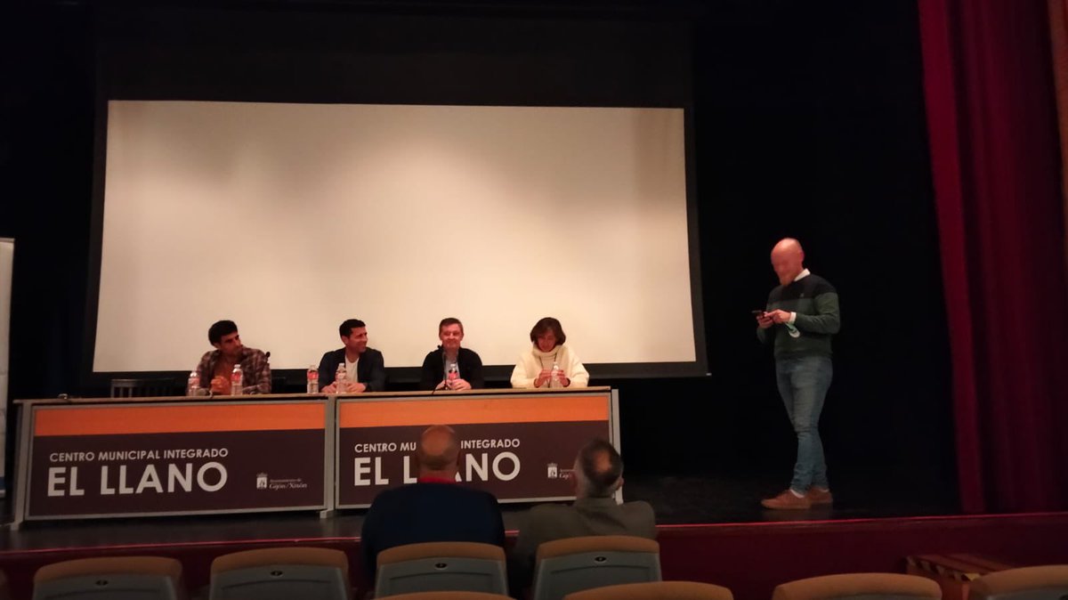 COLEFASTURIAS's tweet photo. Almudena Ávila Cantora. A veces creamos un contexto y entorno tan facilitador en deportistas que es contraproducente para su mejora @Almakayak #IXJORNADASColefAsturias https://t.co/h3TBwCmfr9