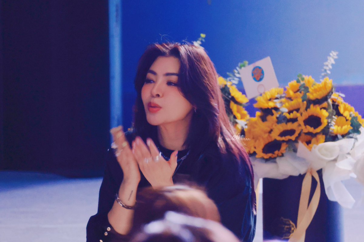 elenaaa_oin's tweet photo. when she looks at you like this 
🤗😙🙏🏻👋🏻

(Do not edit/crop, except @malisorn00 ）

#FayePeraya #FayeYokoFMFuzhou https://t.co/MEykIl768c