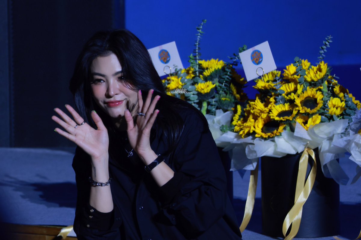 elenaaa_oin's tweet photo. when she looks at you like this 
🤗😙🙏🏻👋🏻

(Do not edit/crop, except @malisorn00 ）

#FayePeraya #FayeYokoFMFuzhou https://t.co/MEykIl768c