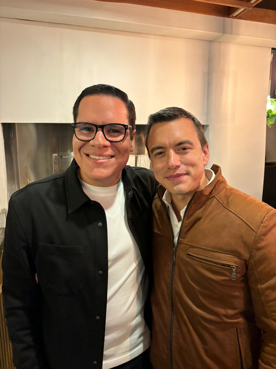 JoseJulioNeira's tweet photo. ¡Feliz cumpleaños, Presidente @DanielNoboaOk! 🎉🎂

Hoy lo celebro por ser un gran líder, por tener una fuerza inquebrantable para luchar por lo que se propone. Gracias por apoyar la idea titánica de crear e implementar la primera Política Nacional de Integridad Pública y por reírte cada que trato de excusarme. Gracias por siempre escuchar todas mis ideas para seguir construyendo ese Nuevo Ecuador que tanto soñamos. 🤗🇪🇨