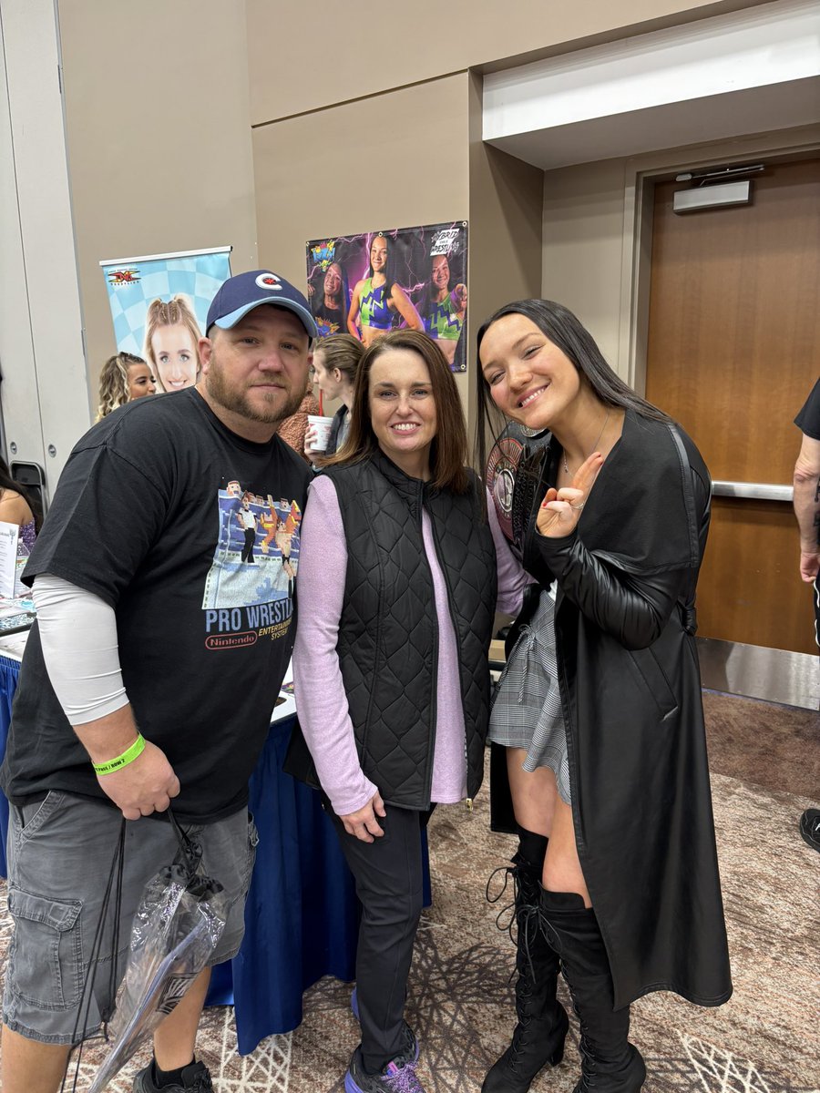 TPowellwrites's tweet photo. Shoutout to @ItsIzzyMania for the time and the autograph for our daughter Sarah!
You rock! https://t.co/MNPOsMpqzw