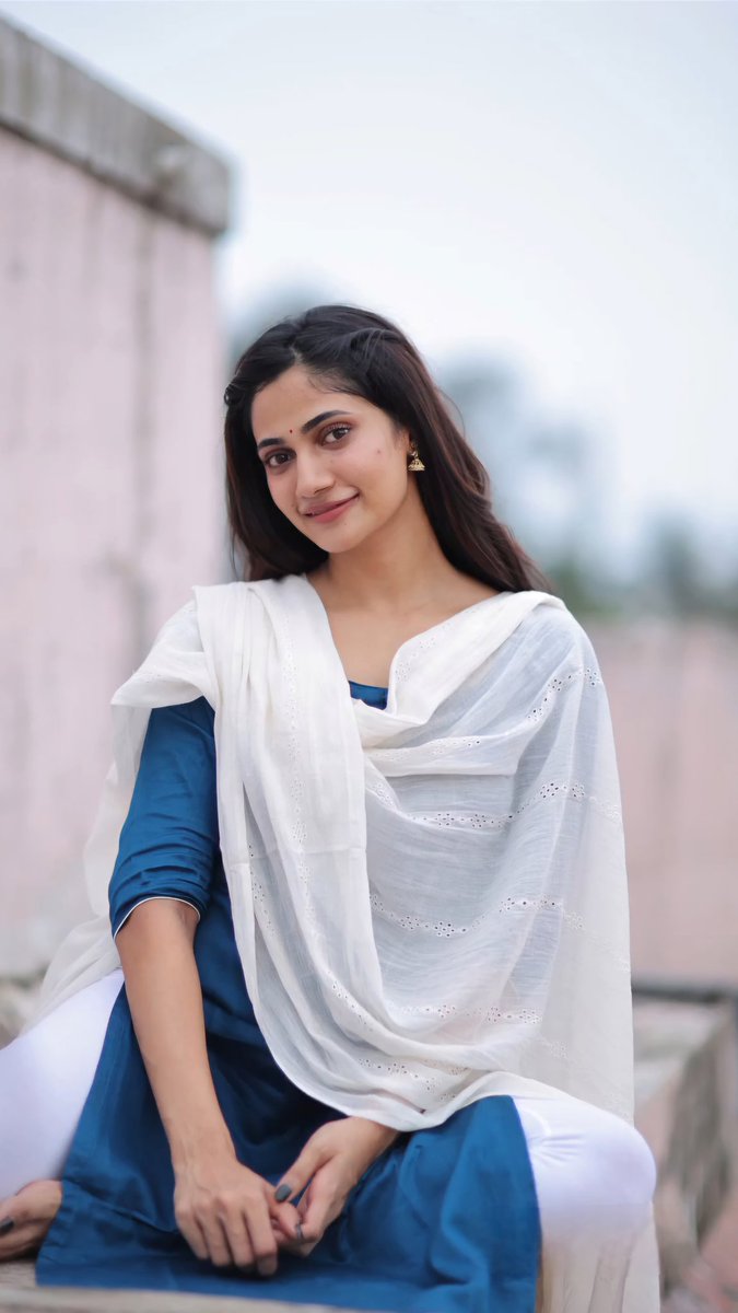Losliya Mariyanesan ▫️▫️▫️▫️▫️▫️▫️▫️▫️▫️ᴾᵃʳᵒᵈʸ (@losliyamaria96) on Twitter photo 