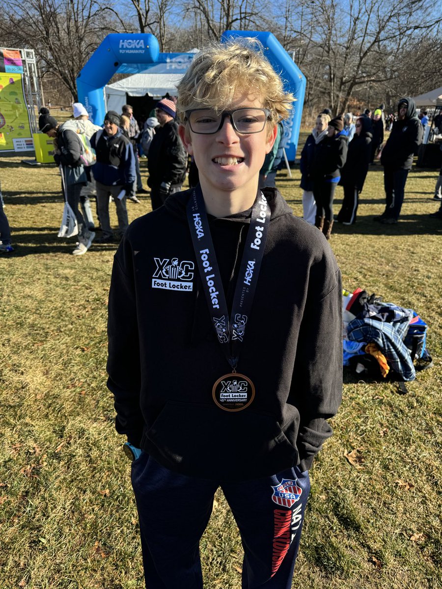 JoeScelia's tweet image. Tremendous way end to the season for Ryan Scelia (Brookfield, CT) as he earned a medal by placing 21st overall in 17:59 at today’s freshman/sophomore race at the Foot Locker Northeast Regional XC Championships in Boston, Massachusetts
⁦@BHSBobcatSports⁩ ⁦@ciacsports⁩