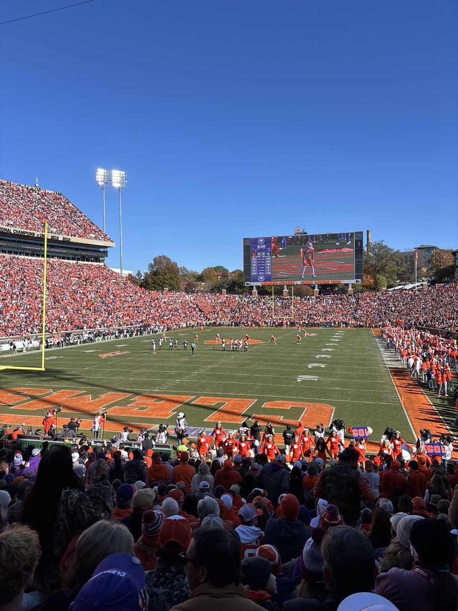 Theo71627's tweet image. This game feels special