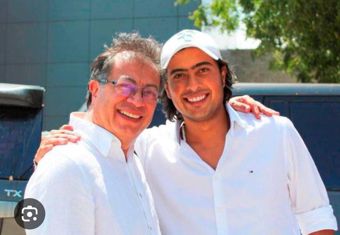 NicolasPineda86's tweet photo. Ya que vamos a jugar a los crímenes de familia, no se les olvide #Remolacho https://t.co/s22mgawjld