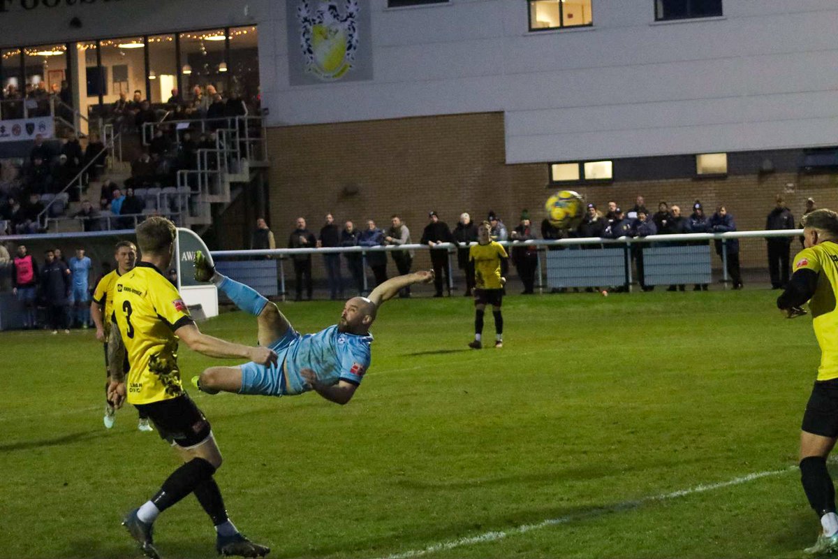 Yate Town FC tweet media