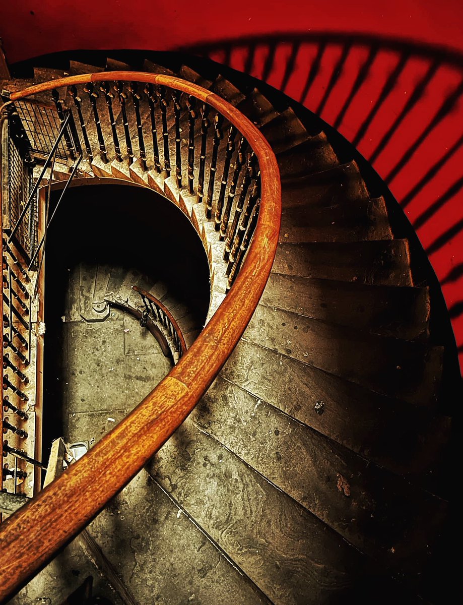 Year ago today I found this rather Nosferatu stairwell in #Edinburgh .