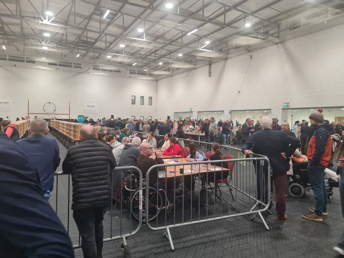 Conn Ó Muíneacháin (@conn) on Twitter photo Tá sé fógartha ag an gCeann Comhairimh anseo i Mala go mbeidh an mholtóireacht ar na ballóidí amhrasacha i nDáilcheantar Chorcaigh Thoir ag tosnú i gceann 15 nóimead. Nuair a bheidh sé curtha i gcrích beifear in ann toradh a fhógairt ar an gchéad chomhaireamh. #vóta24 <a href="/RTERnaG/">Raidió na Gaeltachta</a> Tá sé fógartha ag an gCeann Comhairimh anseo i Mala go mbeidh an mholtóireacht ar na ballóidí amhrasacha i nDáilcheantar Chorcaigh Thoir ag tosnú i gceann 15 nóimead. Nuair a bheidh sé curtha i gcrích beifear in ann toradh a fhógairt ar an gchéad chomhaireamh. #vóta24 <a href="/RTERnaG/">Raidió na Gaeltachta</a>