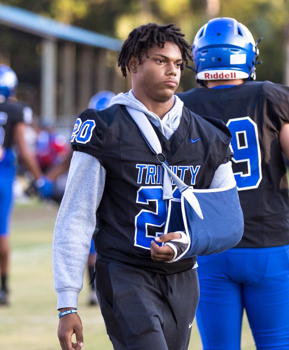 sharodtaylor26's tweet image. On 8/23/24 I suffered a severe arm and wrist injury that took me out for the rest of the regular season. I thought my junior season was over, but God had different plans. 9 weeks later, I’m back playing football with my brothers in the playoffs. This is my story, stay tuned💯