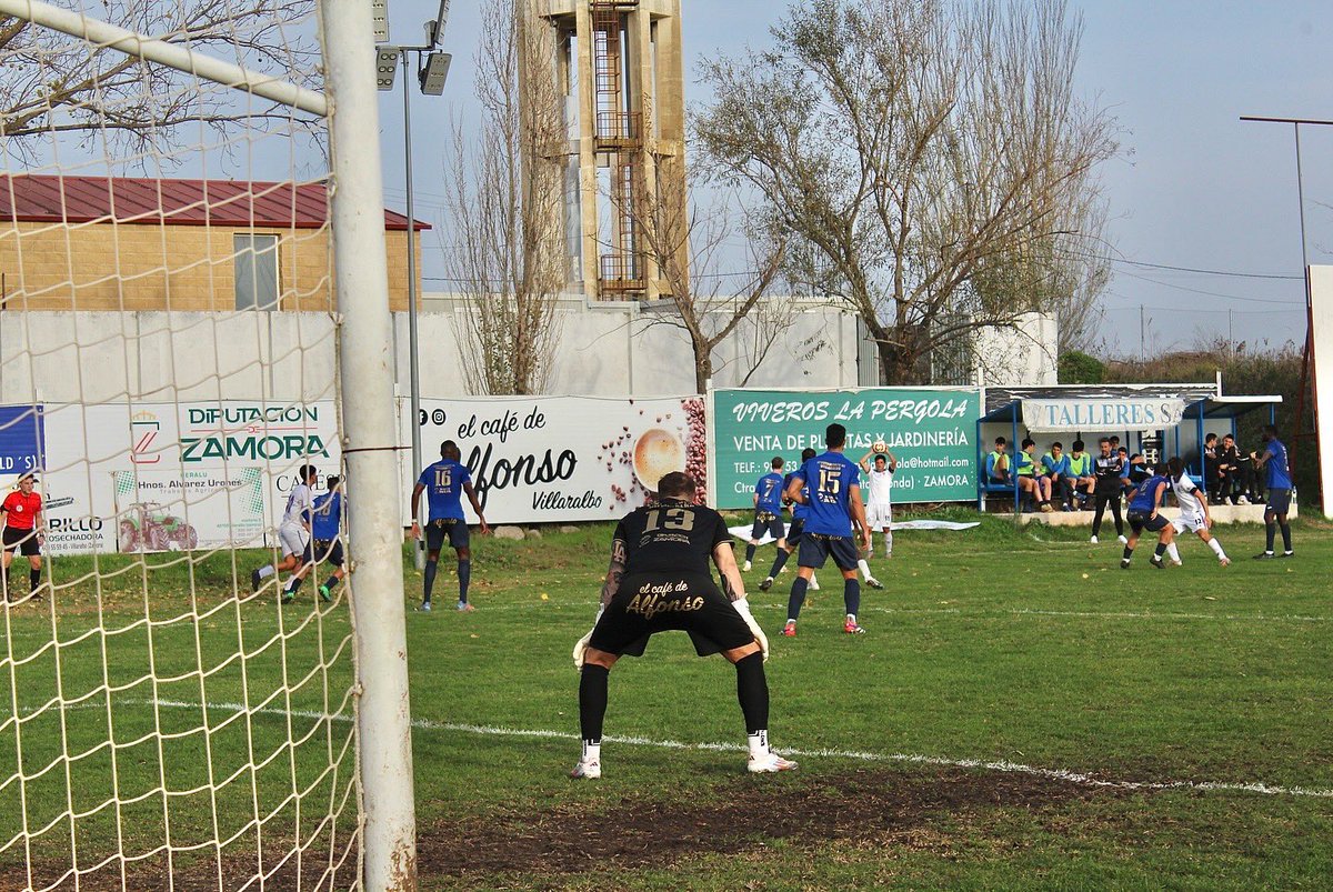 📸𝑭𝒐𝒕𝒐𝒔 del partido de hoy. |+3 puntos| 

“La suerte es lo que ocurre cuando la preparación coincide con la oportunidad.” Séneca

#VamosAzulones💙