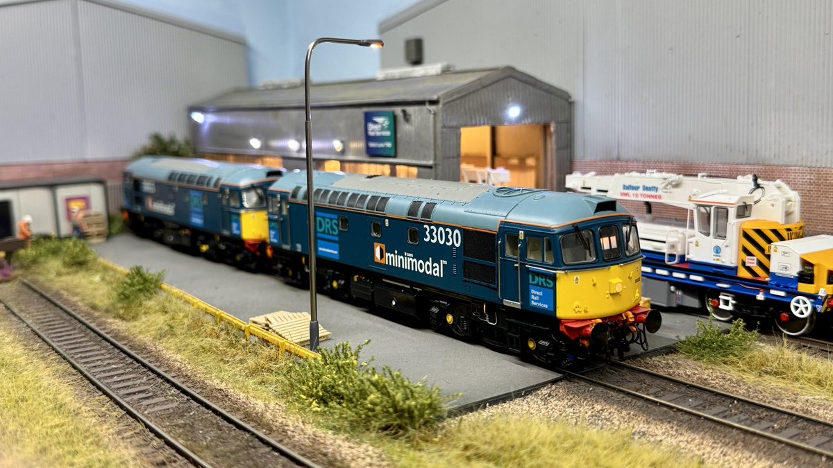 Dale_LaneOps's tweet photo. Just a small update of things at Talbot Lane TMD:-
37402, 37422 &amp; 37409 all on shed, 20310/20311 stabled with ZZA ploughs
37425 with a trio of cranes
31128 &amp; 37422 stabled
33025/33030 stabled
56049 arrives onto shed.

#TMRGUK https://t.co/bIzIdfrAtR