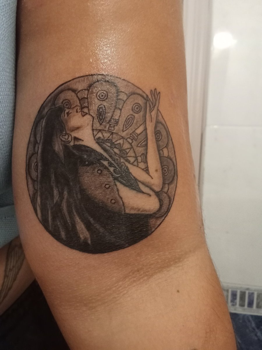 therealbiab's tweet photo. Ladies and Ladies here's the tattoo 💜
My Agatha Era. 

#AgathaAllAlong #AGATHAHARKNESS #tatto #KathrynHahn https://t.co/Ed7inACz0o