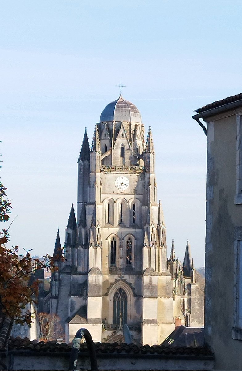 Ro_Charrier's tweet photo. Cathédrale Saint-Pierre de #Saintes https://t.co/4RFotR1DoC