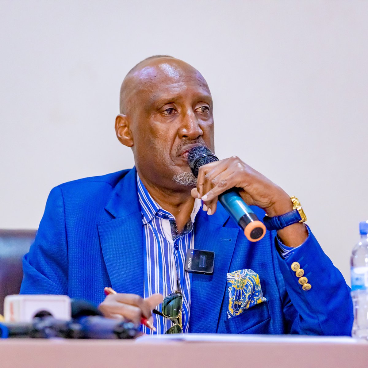 Bwana Adolphe camarade dore <a href="/aprfcofficial/">APR F.C. Official</a> ngo ntishak gukina #rwandapremierleague yategetse APR ko igomba gukina nonerera tuziko APR iyo yakuzaniye ikirego ngo niweho nfumufana wa APR nguyikuriraho ikirarane izahuramo na police uraramuka ubyemeye ndemezako Ibyo bakuvugaho arukur