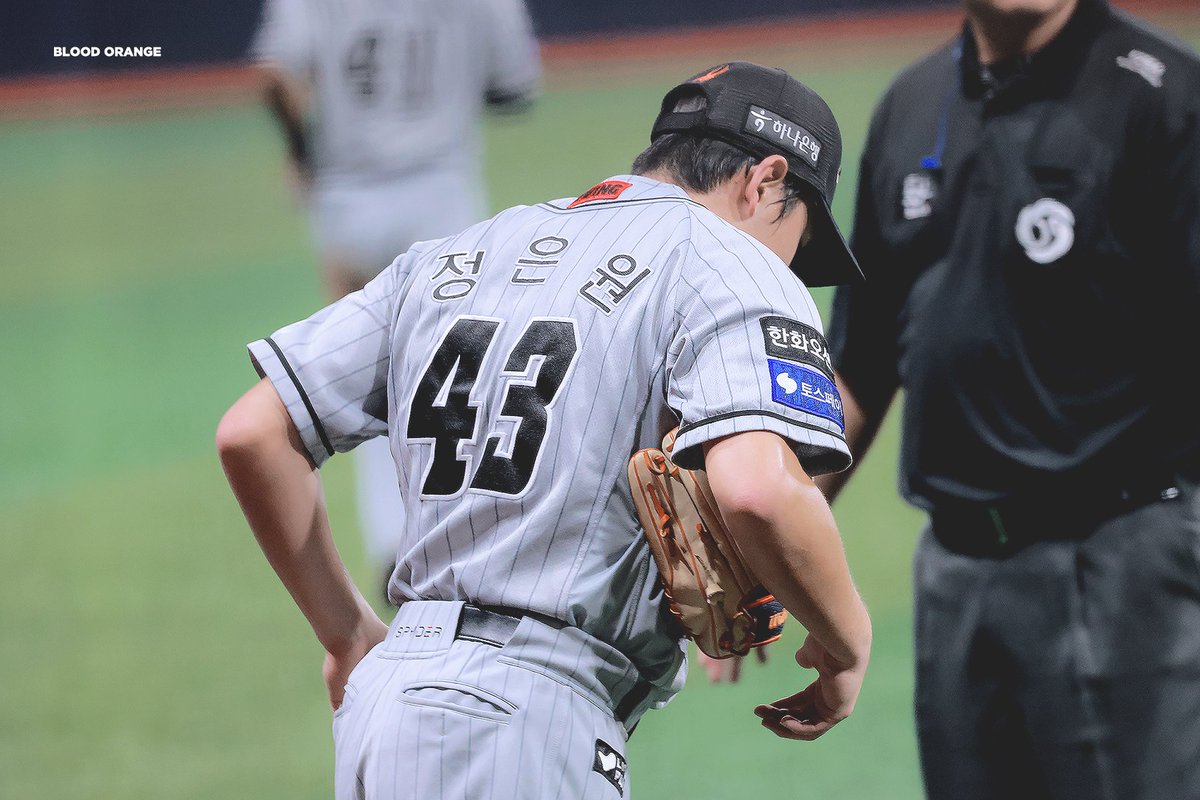 상무 입대 D-1을 남기고 무슨 사진을 올리면 좋을까 고민이 많았지만..역시 [정은원 43] 을 남기기로🙂‍↕️
군 생활이 신체적, 정신적으로 돌아보고 잘 정리하는 시간이 되길 바람..그리고! 1년 6개월간 퓨처스리그에서 화이팅합시다☘️
#정은원 #한화이글스