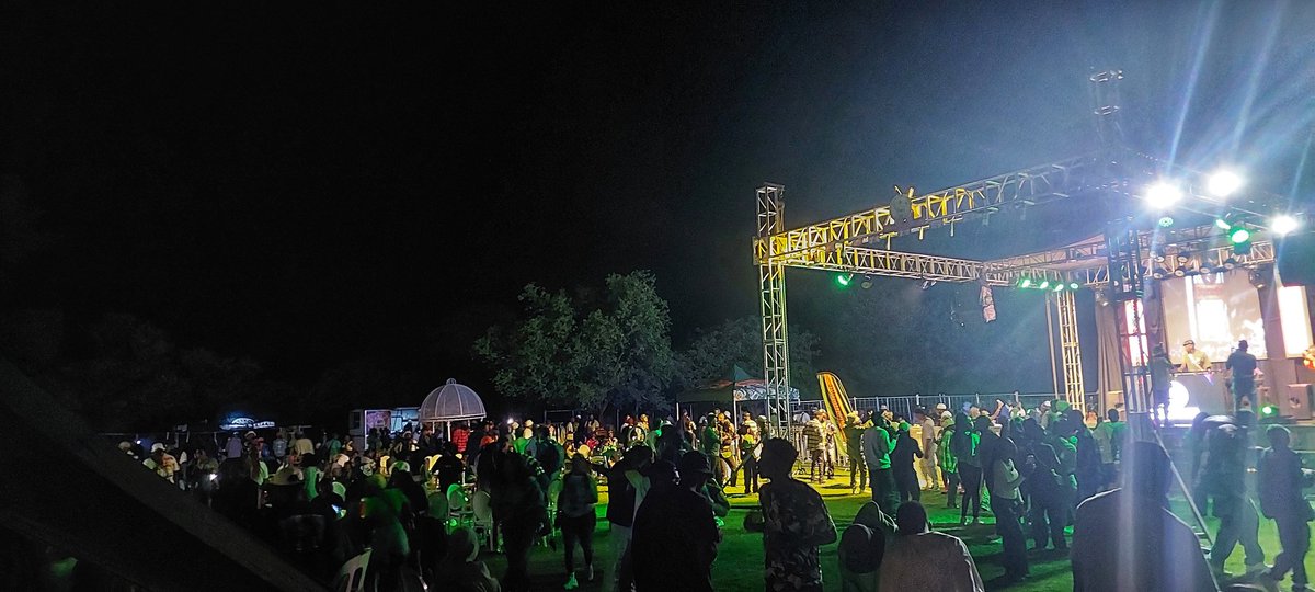 CornelNhlalo's tweet photo. Currently @pianocuzzle , respect to @djyugoe ! Yessess! Salute 🫡 the organisers! Shout out to the Gwanda boys, y'all are talented! https://t.co/ZoJ1rMzCrw