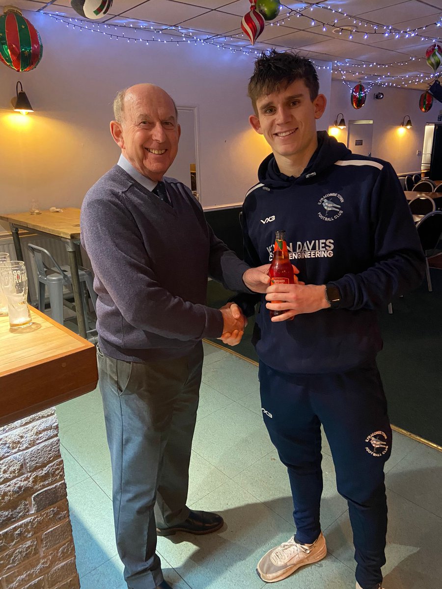 Today’s 𝐏𝐥𝐚𝐲𝐞𝐫 𝐨𝐟 𝐭𝐡𝐞 𝐌𝐚𝐭𝐜𝐡 is Adam Poole who was presented with his bottle by league chairman John Pool - a great performance including a goal.

Well done Adam! 🍾