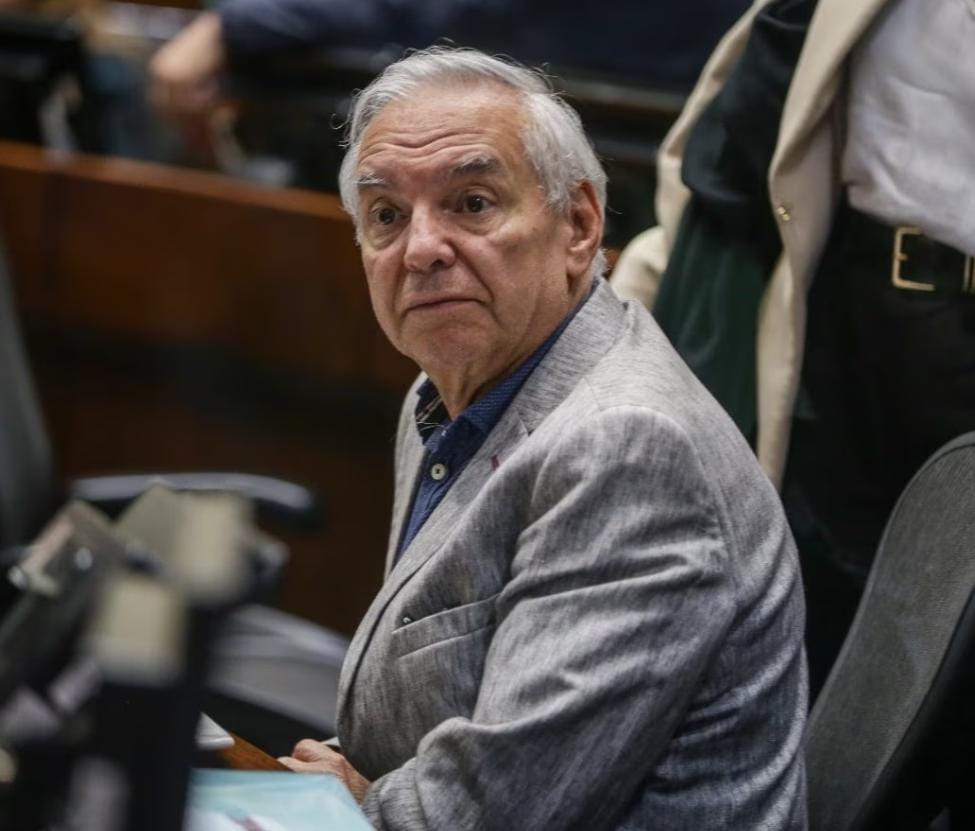 Enrique_GomezM's tweet photo. Las revelaciones sobre Ricardo Bonilla y su injerencia en la trama de corrupción de Olmedo López en la UNGRD deben detener cualquier aprobación presupuestal hasta que se retire de su cargo. No se le puede entregar un solo peso más a este desgobierno hasta que se revelen todos los responsables de semejante asalto al erario. Adicionalmente, las reformas que se gestionaron  hasta el momento deben quedar sin ningún efecto. Esta administración no es legítima para gobernar a la luz de los hechos.