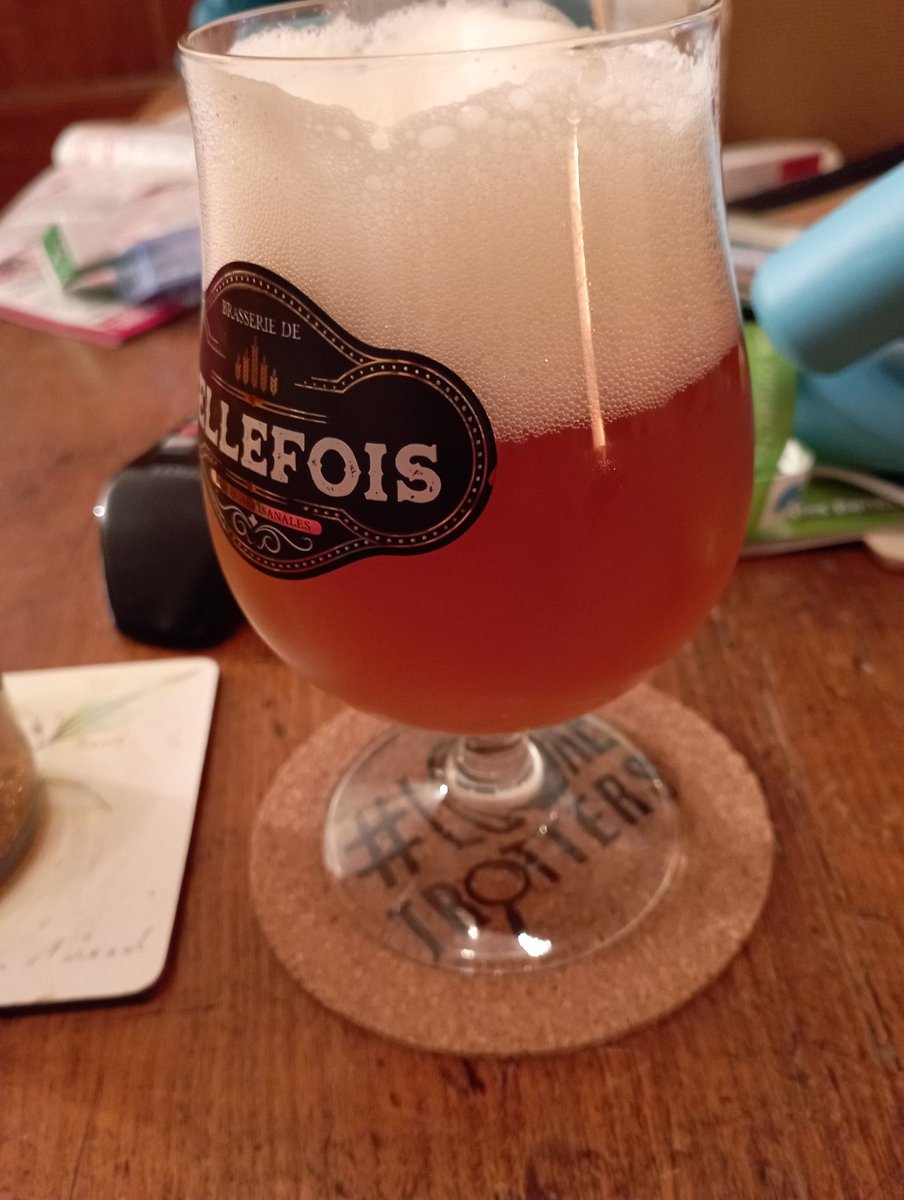 ADel875's tweet image. #AperoTime 😍😍😍😍😍
#CeuxQuiFontLaBiere 
#Locavore 
Bière blonde tourbée 
#HauteVienne