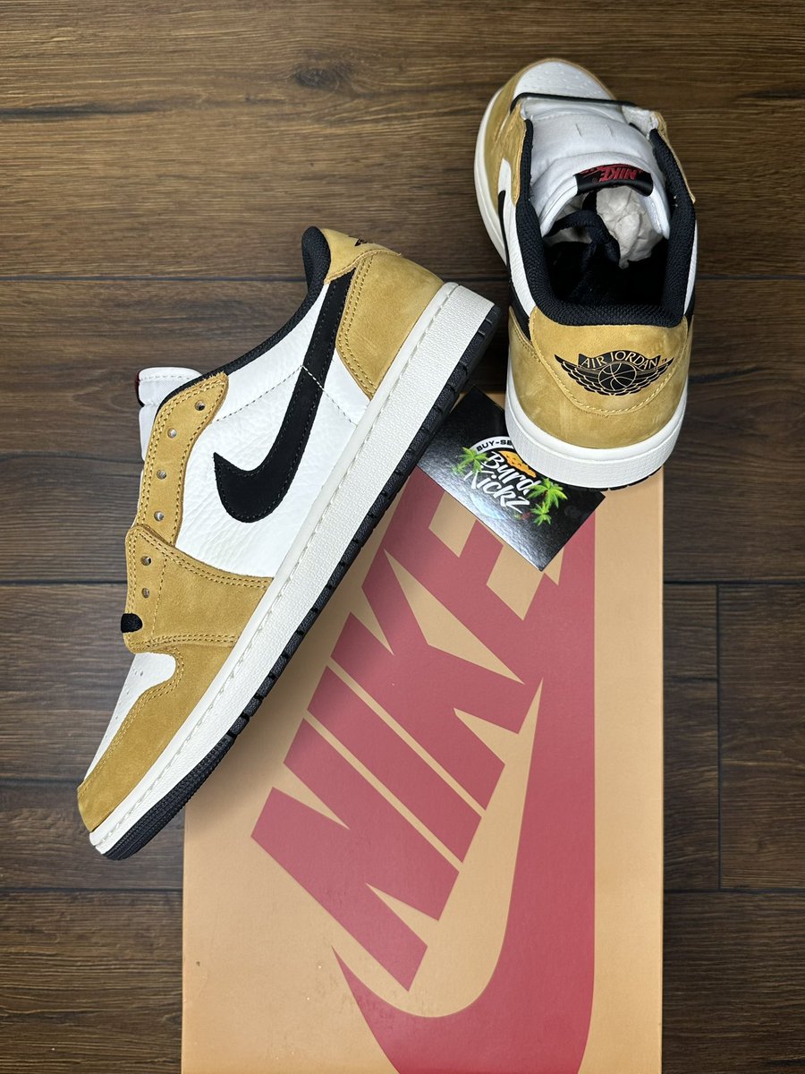 Jordan 1 Low ROTY 
Release Jan 4 2025

The Best Quality Shoe I’ve Seen In A Long While 

Sizes 
8.5/9/9.5/10/10.5/11/12/13
Available 

DM To Purchase