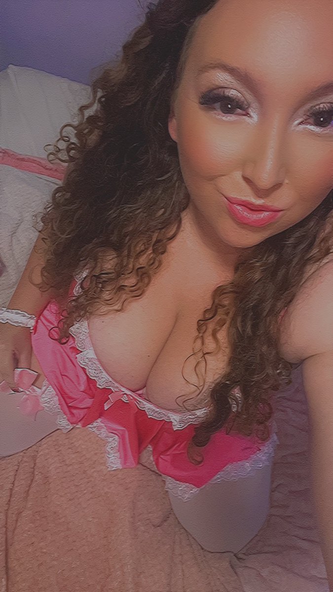 Sisilynn30's tweet photo. Mwa! Kiss me under the milky twilight #kiss #onlyfans #segs #love #anime https://t.co/apL97Cqqxv
