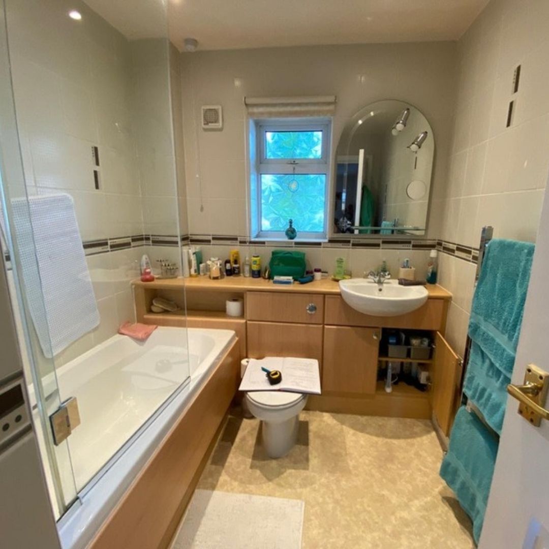 After installing the original bathroom 20 years ago, we were thrilled to return and bring the owners' vision to life once more. This time, they opted for a fresh, modern look. The result? A stunning bathroom featuring elegant marble tiles and warm French oak flooring.