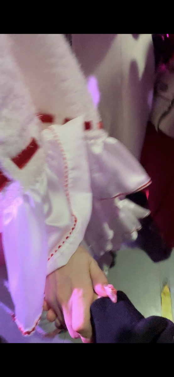 Ambitious619's tweet photo. #大森靖子日本少女ツアー
もう右手を洗わないと決めた瞬間 https://t.co/1lUfqET0gS