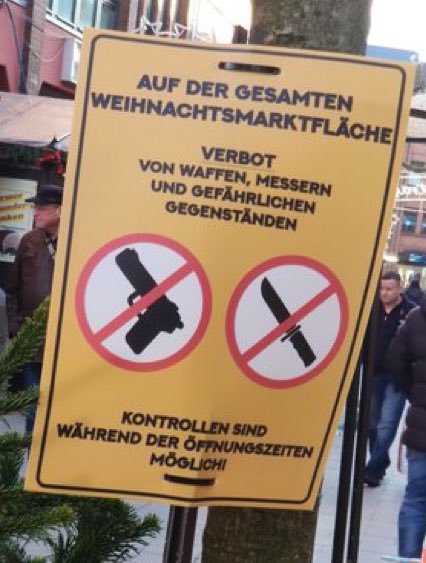 TimKoffiziell's tweet photo. Endlich Sicherheit! Endlich!

#Weihnachtsmarkt #Messer https://t.co/rn1fFMh2Vk