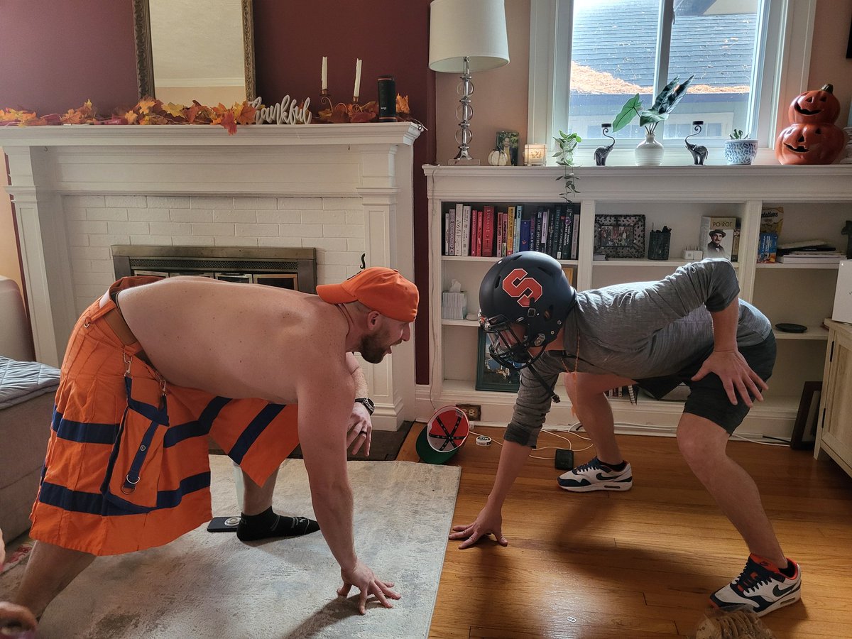 Cusewaterboy2's tweet photo. Blocking drills for a warmup 💪🍊 https://t.co/RpZUTw7HQc