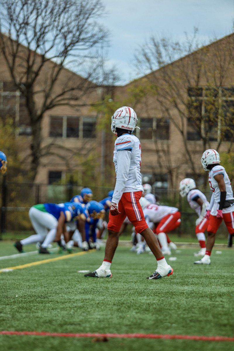 hudl.com/v/2QF4Sh

Blessed to make it through another great season!! Senior SZN Highlights Weeks 1-13