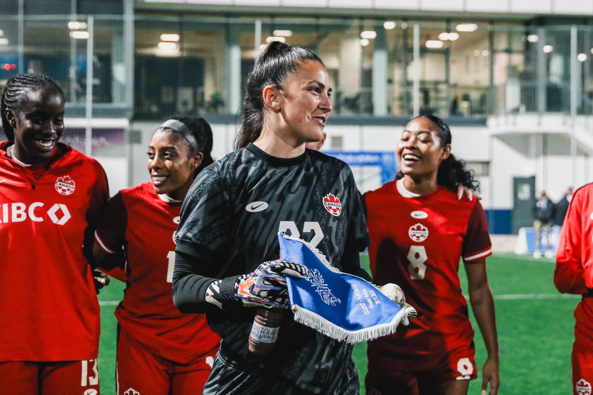 Congratulations <a href="/LysianneProulx/">LYSIANNE PROULX</a> on your debut with the <a href="/CANWNT/">CANWNT</a> 🇨🇦 😍👏🏻 #WhereWomensFootballRules