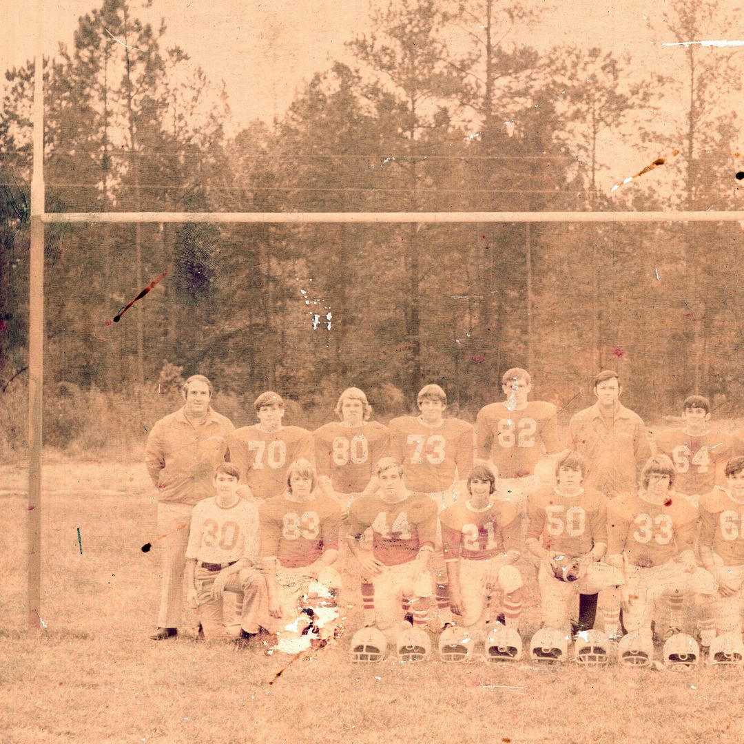 OldPhotoRestore's tweet photo. Restoration of the first football team at Springwood School in Lanett, AL in the U.S. 1972-73. Most of these guys just celebrated their 50-year class reunion, and they will be so thrilled to get a copy of this picture!

Shared by Michael

#PhotoRestoration #CollegeFootball #USA https://t.co/QRIe90e0oT