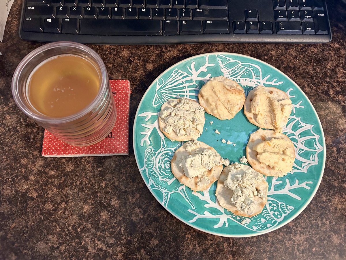 Camera_6_O's tweet image. Drakes Farm chèvre spread in Herbs de Provence and Apricot-honey; Oak Glen Mule High Dry hard cider. #ShopSmallShopLocal #SmallBusinessSaturday
