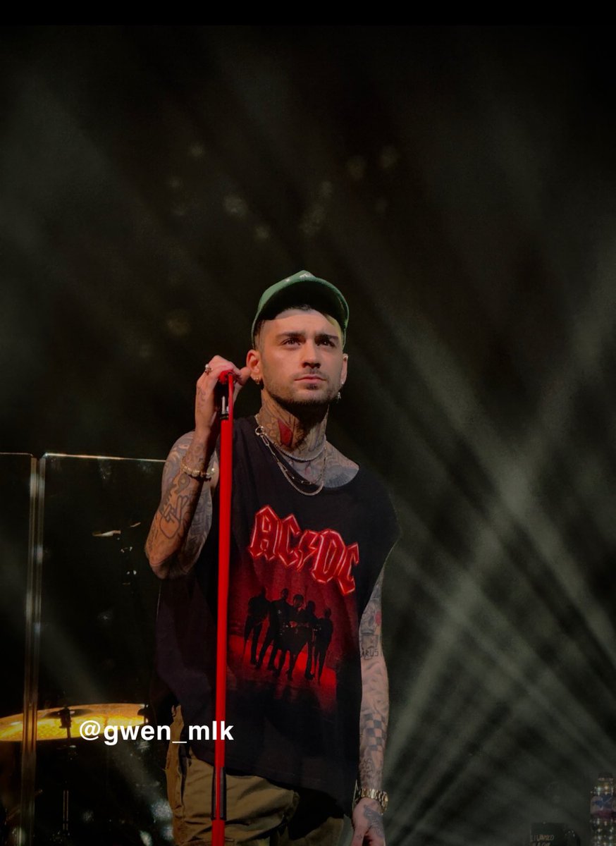 Zayn looking pulchritudinous tonight in Manchester ⭐️! #ZaynSTTSTour