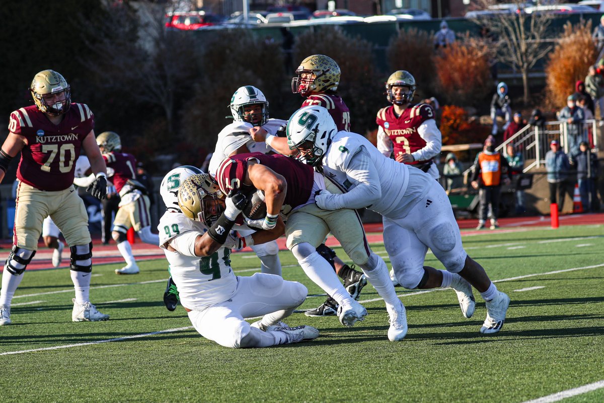 Rock_Athletics's tweet photo. FB: No. 11 Slippery Rock used a hook and ladder play to score a 2-point conversion in overtime to upset No. 3 Kutztown 25-24 in the second round of the NCAA Playoffs Saturday. Recap, stats, photos and postgame interviews at the link 👇

Recap🔗: https://t.co/5jx0dXhSIC https://t.co/NXsIgiMPWC