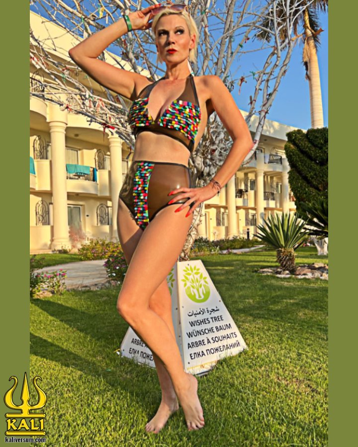 Kali_Latex's tweet image. Wishes are the whispers of our dreams. What do you wish for? @Kaliversum @VivishineLatex #latex #wishtree #bikini