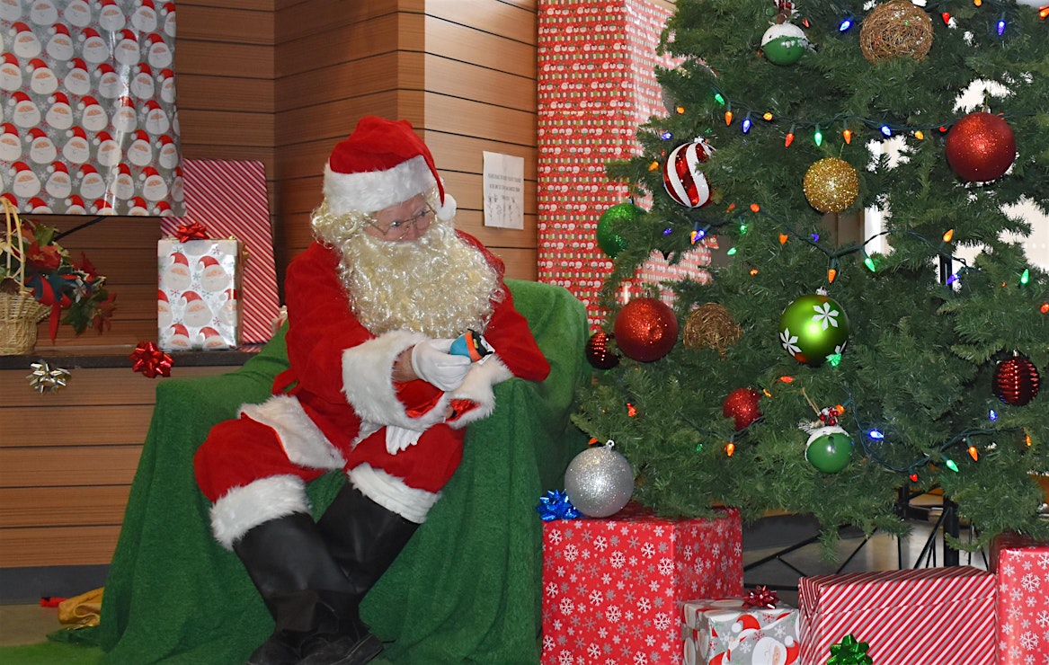 UM Ag&Food Sciences (@um_agfoodsci) on Twitter photo Santa is visiting the <a href="/umanitoba/">University of Manitoba</a> Bruce D.Campbell Farm and Food Discovery Centre on Saturday, December 14. Join us for cocoa, crafts, activities and more! To book your spot, get your tickets at eventbrite.ca/e/santa-on-the… Santa is visiting the <a href="/umanitoba/">University of Manitoba</a> Bruce D.Campbell Farm and Food Discovery Centre on Saturday, December 14. Join us for cocoa, crafts, activities and more! To book your spot, get your tickets at eventbrite.ca/e/santa-on-the…